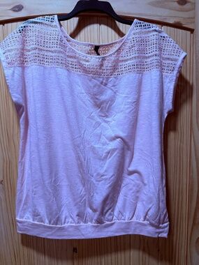 Lane Bryant crochet muscle sleeve top